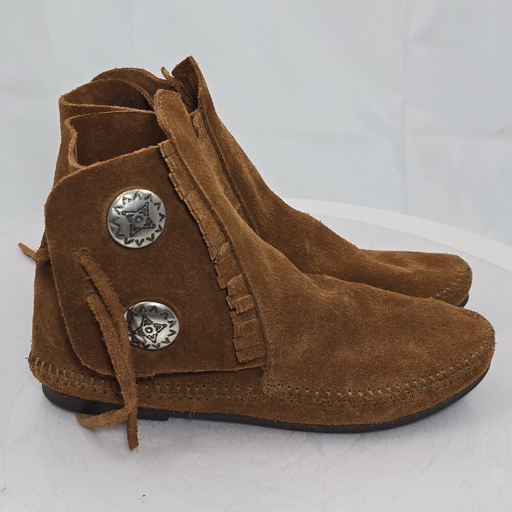 Minnetonka 2-Button Suede Ankle Boots Men 7.5/Women 9 Brown Fringe Hardsole DR